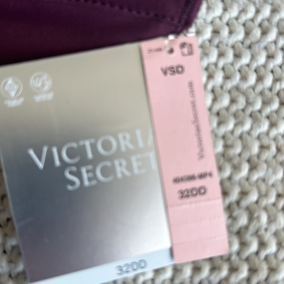 Front-Close Sports Bra by Victoria Secret - Picture 5 of 7